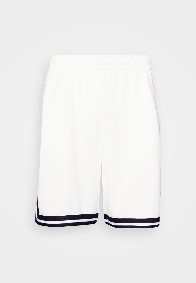 Witte sportshorts van lichtgewicht stof met een elastische tailleband, voorzien van marineblauwe strepen aan de zoom en een klein logo-detail.