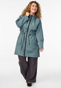 Zizzi FLASH MIT KAPUZE - Veste imperméable - balsam green