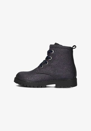 Bottines à paillettes noires avec une surface texturée, un bout rond et un design à lacets. Comprend une semelle en caoutchouc noir striée et une languette.