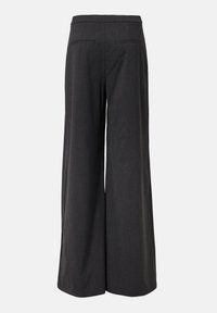 Spodnie o szerokich nogawkach z ciemnoszarej tkaniny o fakturowanym wykończeniu, z wysokim pasem i dwoma tylnymi kieszeniami.