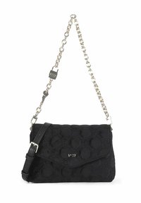Borsa a tracolla in tessuto nero con motivo trapuntato, tracolla in catena argento, tracolla in pelle rimovibile e dettagli hardware brandizzati.