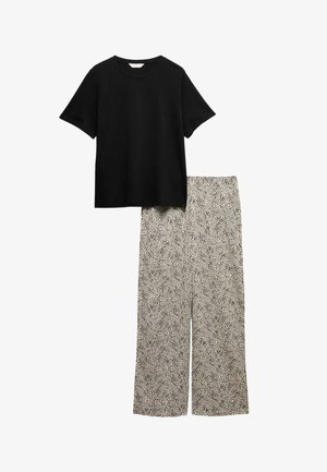 Zwart T-shirt met korte mouwen en ronde hals, gecombineerd met een wijde broek met hoge taille en een klein zwart-wit gespikkeld patroon.