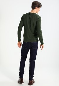Pier One Langarmshirt - khaki