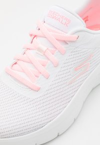 Skechers Performance GO WALK FLEX BUNGEE biały
