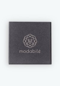Schwarze quadratische Box mit einem geometrischen Logo und dem Wort "modabilé" in metallic Gold. Die Oberfläche ist glänzend und hat eine strukturierte Textur.