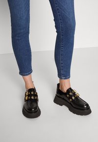 HUGO Vaqueros pitillo - blue denim