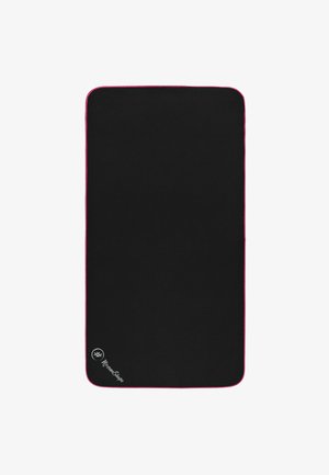 Schwarze rechteckige Yogamatte mit strukturierter Oberfläche und pinkfarbener Umrandung, mit einem Logo in der unteren Ecke.