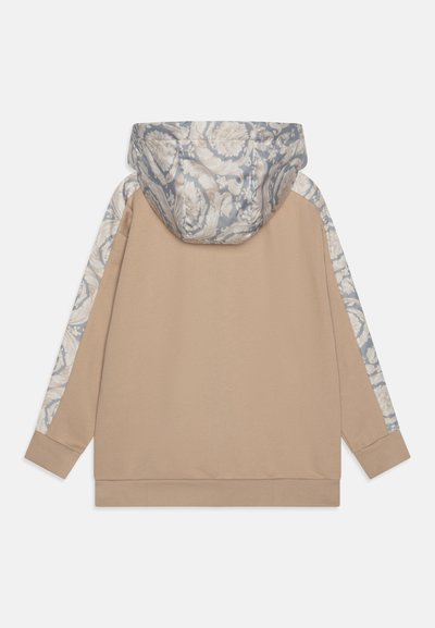 Beeziga kapuutsviidik beežis, millel on lilledemustriga sinine kapuuts ja varrukad. Valmistatud pehmest kangast, ribatud varrukasääred ja alläär.