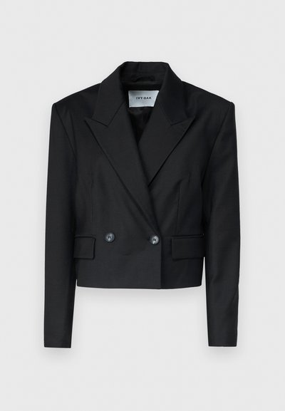 Svart cropped blazer med dobbeltspent design, skrå krage, to knapper og to frontlommer. Strukturert stoff, definert silhuett.
