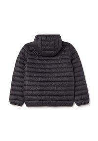Chaqueta de abrigo negra con capucha y patrón de acolchado horizontal. Cuenta con puños elásticos y un corte ajustado para mayor calidez e aislamiento.