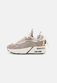 Nike Sportswear AIR MAX FURYOSA - Treniņu apavi - light orewood brown/flax/grain/college grey/enigma stone/sail