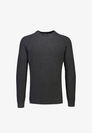 Donkergrijze geribbelde gebreide trui met lange raglanmouwen en een ronde halslijn, afgebeeld op een witte achtergrond.