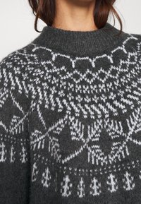 YAS Sweter