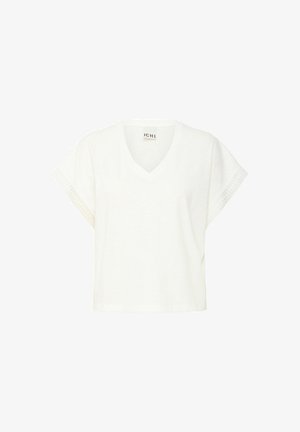 Camiseta blanca de cuello en V con mangas cortas que presenta detalles de encaje en los bordes de las mangas, fabricada con un tejido suave y ligero.