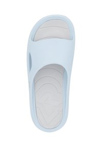 Sandale glissante bleu clair avec une tige en caoutchouc lisse, un design à bout ouvert, une semelle intérieure grise texturée et des ouvertures sur les côtés pour la respirabilité.