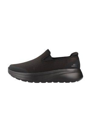 Schwarzer Slip-On-Sportschuh mit Mesh-Obermaterial, dicker, gepolsterter Sohle und Skechers-Logo an der Fersenseite, entwickelt für Komfort und Unterstützung.