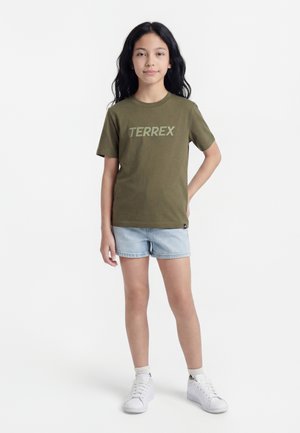 adidas Terrex LOGO TEE UNISEX - Camiseta estampada - olive strata