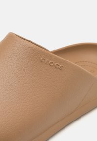 Crocs DYLAN  - Chanclas de baño - sepia