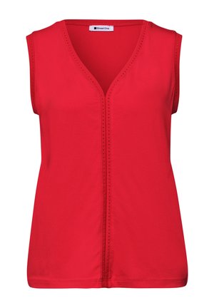 Rød ærmeløs bluse med V-hals og diskret dekorativ syning langs halsudskæringen og fronten, i et glat stof.