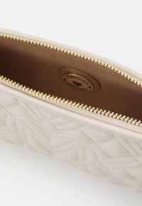 Love Moschino QUILTED BAG - Τσάντα χειρός - avorio