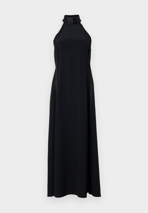 Abito lungo nero con scollo a halter e una silhouette elegante e fluida. Realizzato in un tessuto morbido, presenta un collo alto e spacchi laterali.