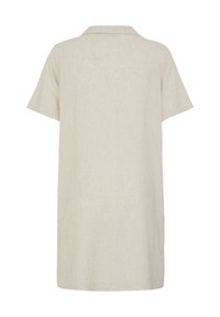 Robe-chemise beige à manches courtes avec un col, coupe droite et tissu texturé, vue de dos sur un fond blanc uni.