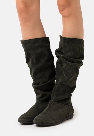 Boots - pino