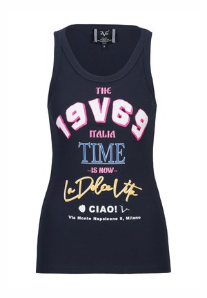 Marineblauw mouwloze top met meerkleurige tekst: "THE 19V69 ITALIA TIME IS NOW La Dolce Vita CIAO! Via Monte Napoleone 8, Milano."