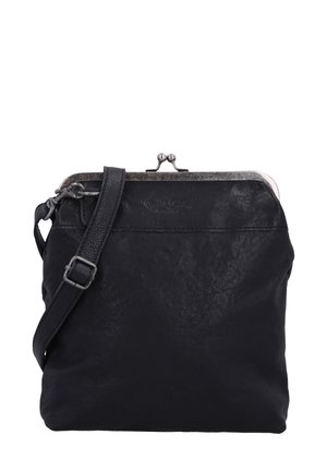 Bolso cruzado de cuero negro con un acabado texturizado, cierre de gancho metálico y correa ajustable. Presenta un diseño minimalista sin adornos.