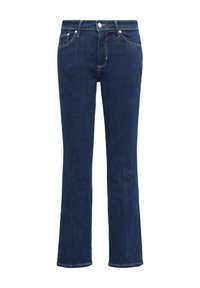 Ciemnoniebieskie dżinsy z prostą nogawką. Posiadają pięć kieszeni, zamek na guzik z przodu oraz kontrastujące pomarańczowe przeszycia.