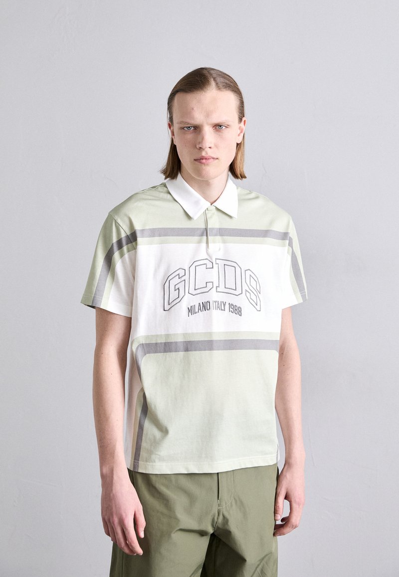 GCDS - RACING  - Poloskjorter - sage green, Forstørre