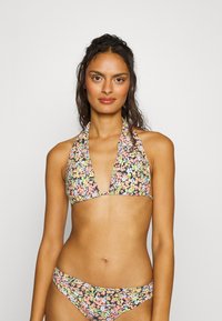Bloemvormige bikini-set met een halternek-top en bijpassende onderkant. De stof heeft een zwarte achtergrond met kleurrijke bloemmotieven.
