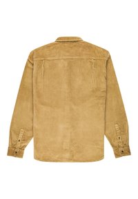 Jasnobrązowa koszula z długimi rękawami, zapinana na guziki, widoczna od tyłu, z mankietami i kołnierzykiem.