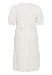 Vit bomulls klänning med ett texturerat blommönster i broderi, korta puffärmar, en figursydd midja och en knälång kjol.