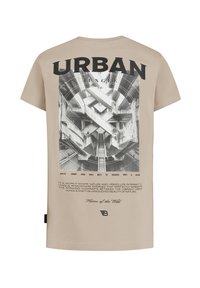 Beige T-shirt met zwart-wit geometrisch urban architectuur grafisch ontwerp en vetgedrukte tekst "URBAN JUNGLE" op de achterkant.