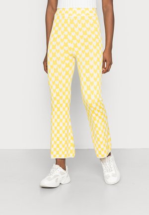 INTARSIA WIDE LEG CROPPED TROUSER - Calças - yellow/white