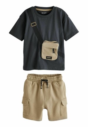 UTILITY BUMBAG SHORT SLEEVE SET-REGULAR FIT - Šortky - tan brown grey