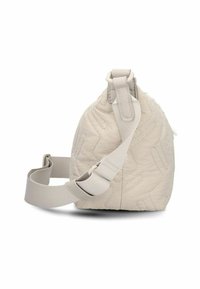 Gepolsterte beige Tasche mit runder Form und verstellbarem Tragegurt, die über kontrastierende Nähte und eine strukturierte Oberfläche verfügt.