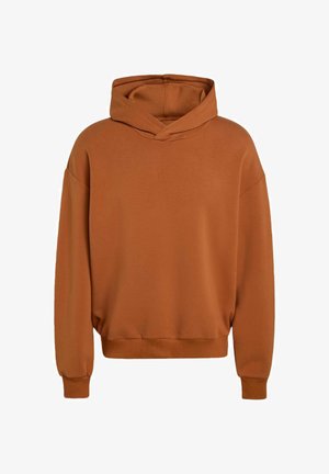 Brązowa bluza z kapturem wykonana z miękkiego materiału, z kapturem ze ściągaczem, opuszczonymi ramionami, ściągaczami na mankietach oraz luźnym krojem.