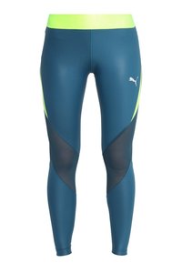 Leggings deportivos azules con una cinturilla verde neón y detalles de malla en forma de triángulo en los laterales. Presenta el logo de Puma en la parte delantera. Textura suave.
