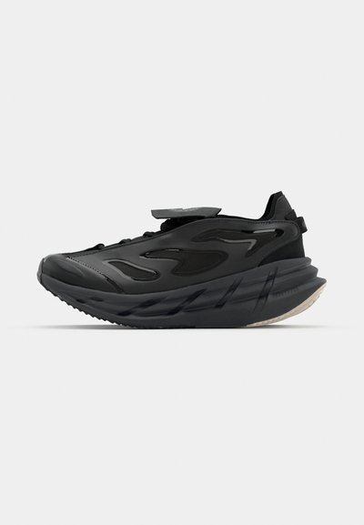adidas by Stella McCartney ADIDAS BY STELLA MCCARTNEY ADISTAR - Træningssko - core black/utility black/almond milk