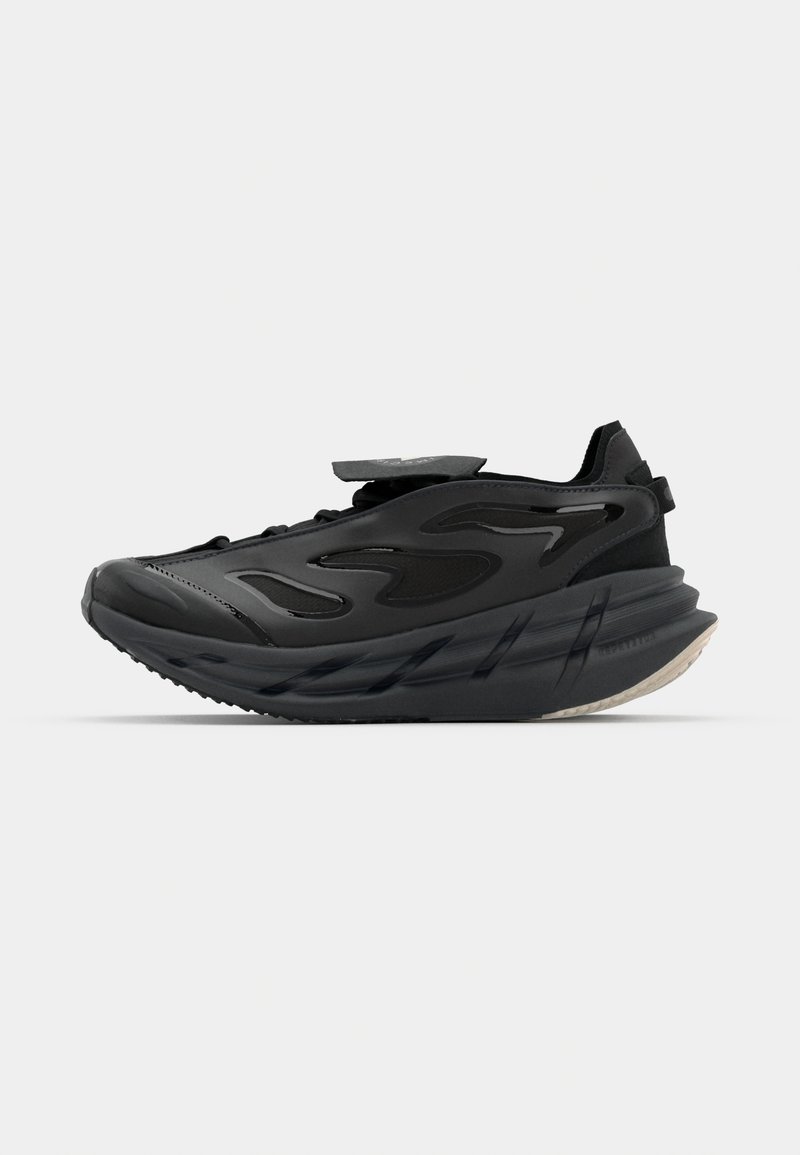 adidas by Stella McCartney ADISTAR - Treniņkurpes - core black/utility black/almond milk