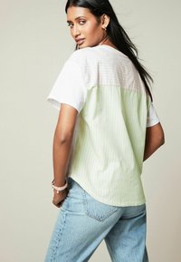 Next SHORT SLEEVE - T-shirts print - pink green stripe