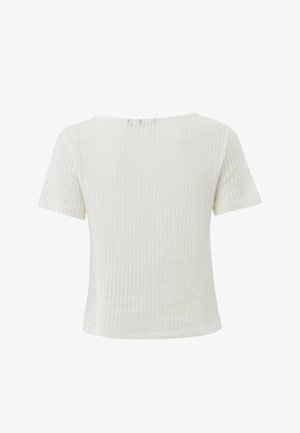 Biały, krótki top z prążkowanego dzianiny z subtelnymi pionowymi paskami, widziany od tyłu, z luźnym krojem i okrągłym dekoltem.