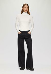 s.Oliver Flared Jeans - schwarz