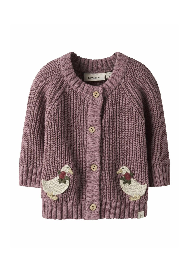 Pletený cardigan v jemné růžové barvě s dřevěnými knoflíky, se dvěma vyšívanými kachnami na předních kapsách a žebrovanými manžetami a spodním lemem.