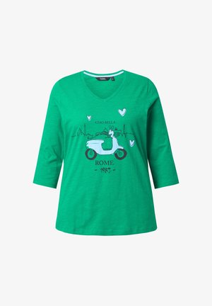 Grünes Baumwoll-T-Shirt mit V-Ausschnitt, mit einer weißen Roller-Grafik und dem Text "Ciao Bella Rome 1987", sowie Herzakzenten.