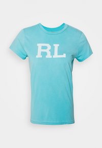 Světlemodré tričko vyrobené z bavlny, s velkým bílým grafikou "RL" na přední straně. Klasický kulatý výstřih a krátké rukávy.