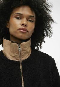 Vero Moda VMLUNE - Flīsa jaka - black