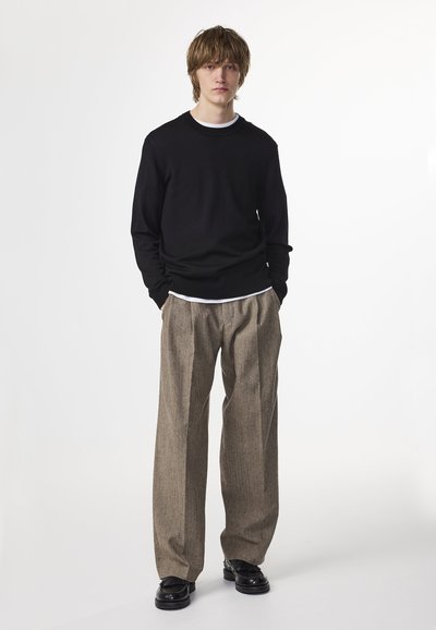 NN.07 TED - Strickpullover - black